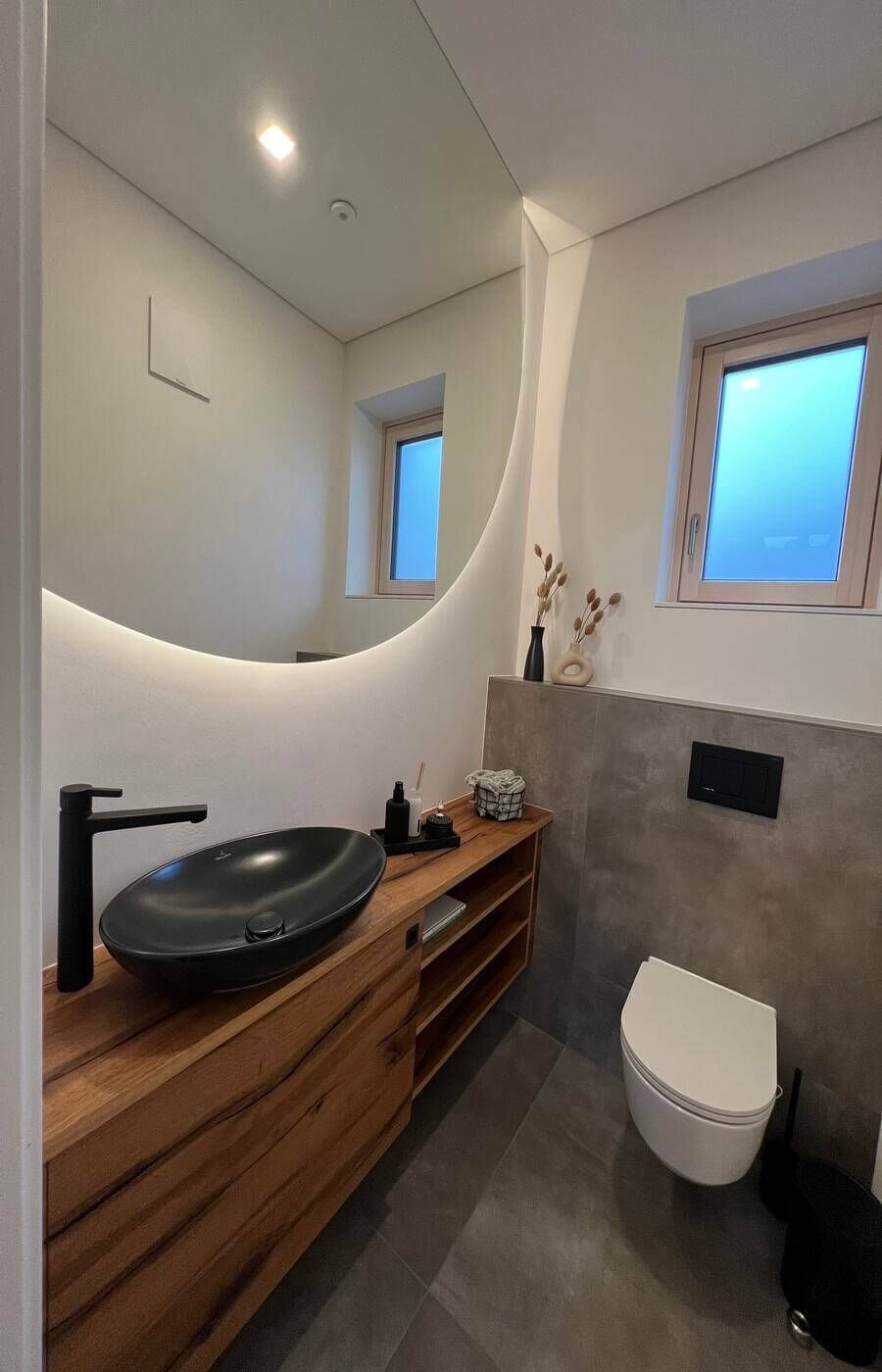 Projekte 22 WC mit großem Spiegel und einem Waschschrank